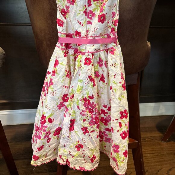 Charming White Floral Dress with Pink Accents - Picture 3 of 4